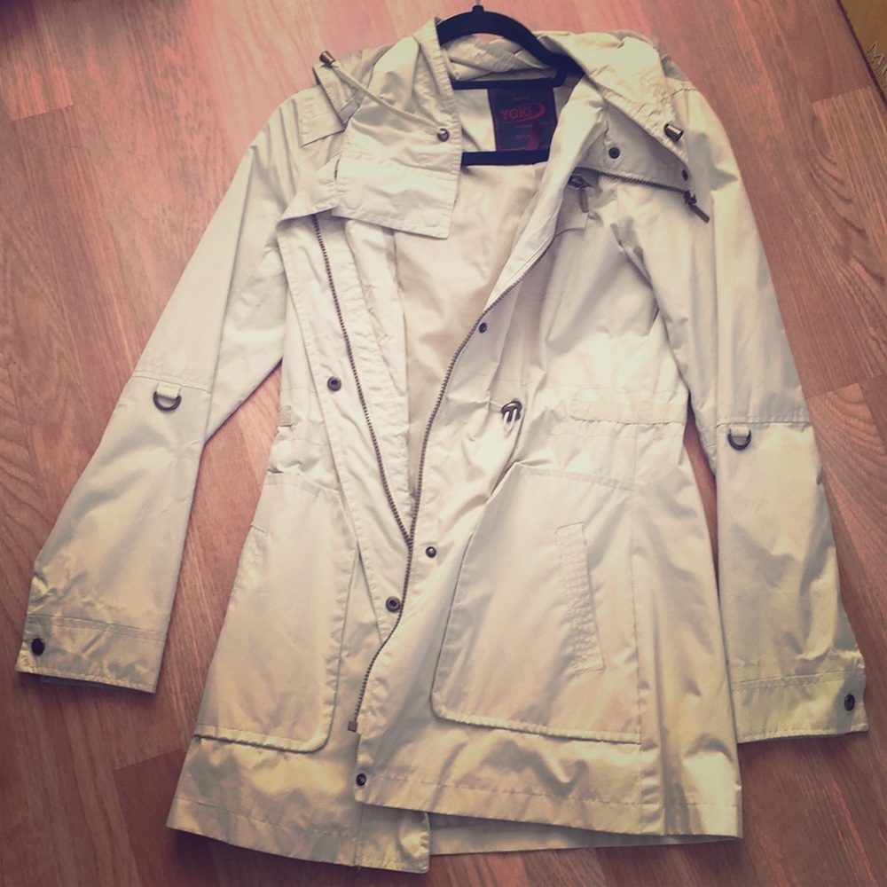 Yoki Trench coat with detachable hood